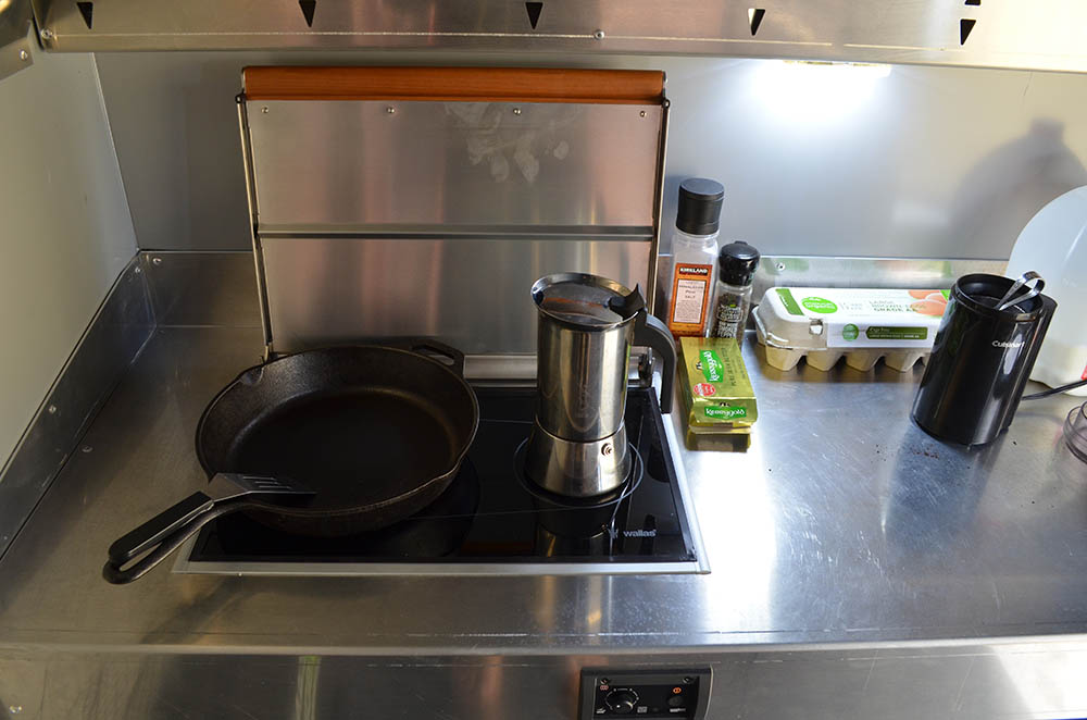 Wallas XC Duo stovetop cooking coffee and eggs